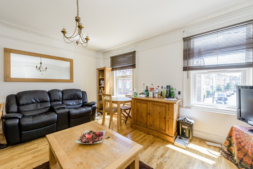 A QUALITY FOUR BEDROOM FLAT TO RENT IN CLAPHAM NORTH The Online Letting Agents Ltd