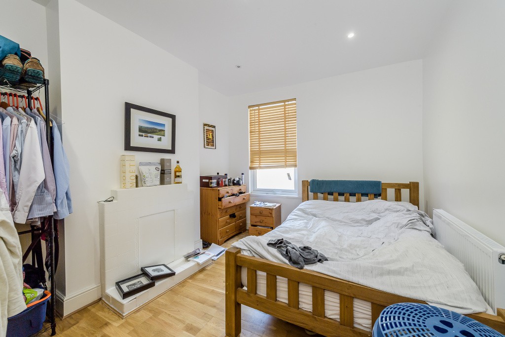 A QUALITY FOUR BEDROOM FLAT TO RENT IN CLAPHAM NORTH The Online Letting Agents Ltd