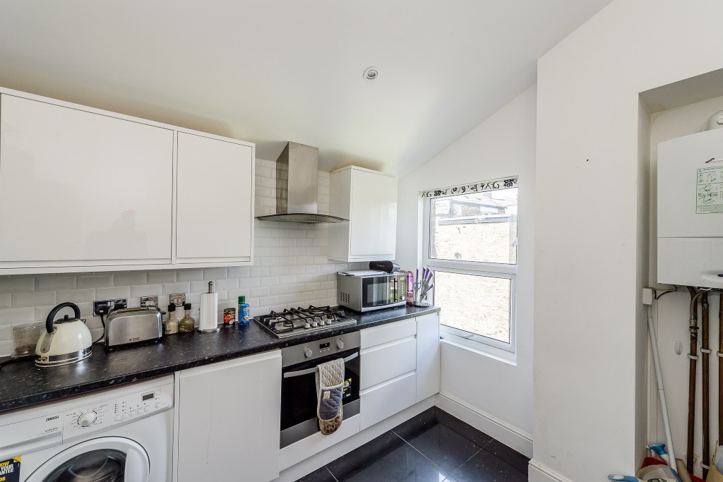 A QUALITY FOUR BEDROOM FLAT TO RENT IN CLAPHAM NORTH The Online Letting Agents Ltd
