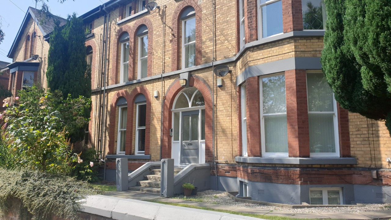 Spacious 1 Bedroom flat close to Lark Lane to let in Liverpool The