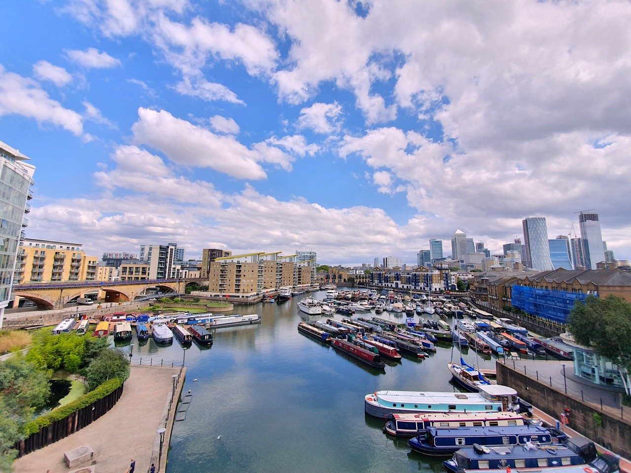 Stunning 2 Bed / 2 Bath Apartment with 20ft deck Overlooking Limehouse