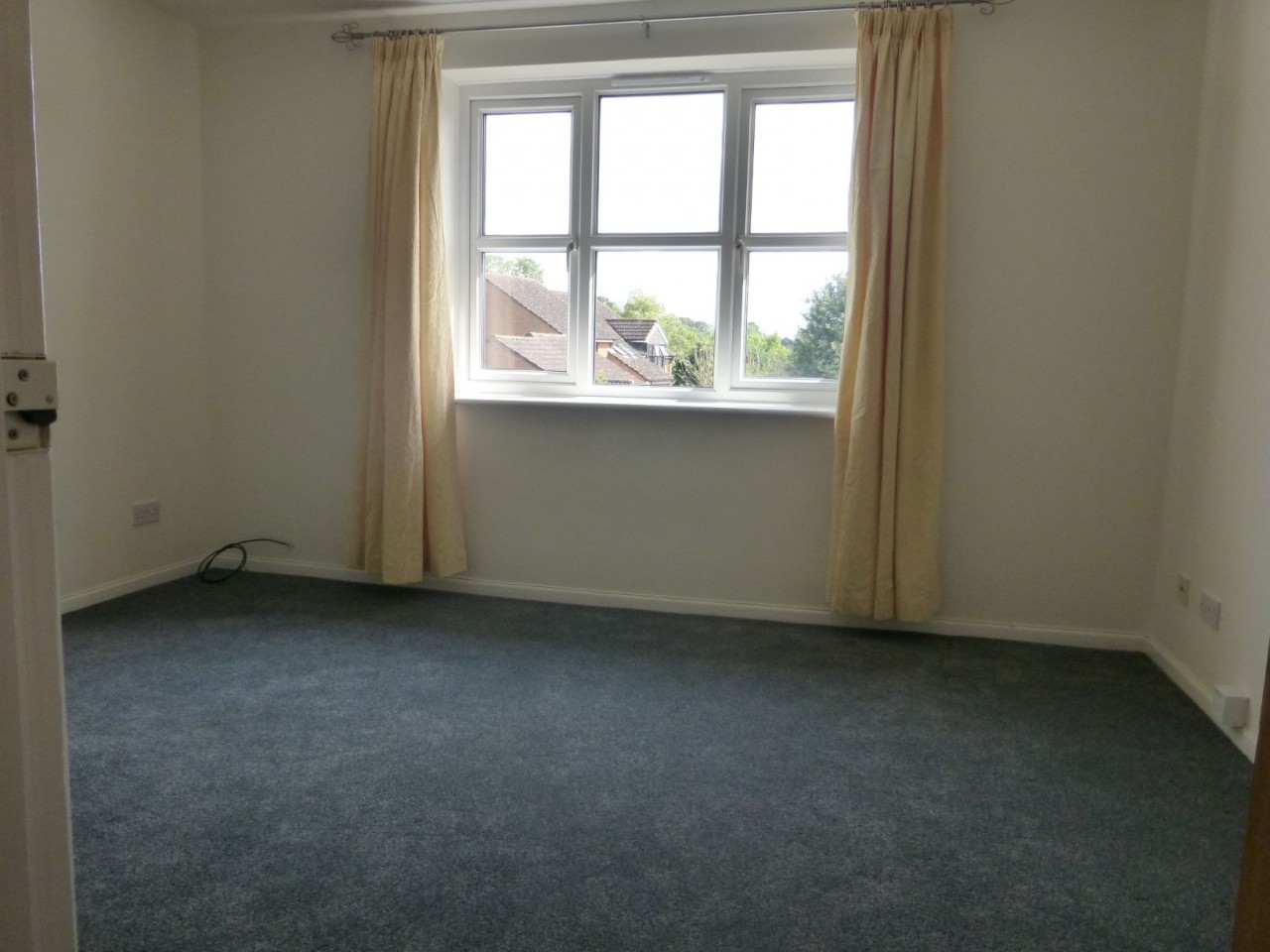 2 bedroom apartment to let in Stokenchurch, Buckinghamshire The