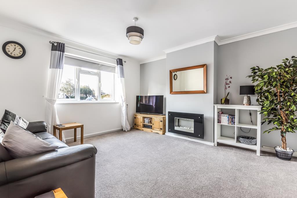 Spacious 3bedroom family house in Central Newbury with garden and off