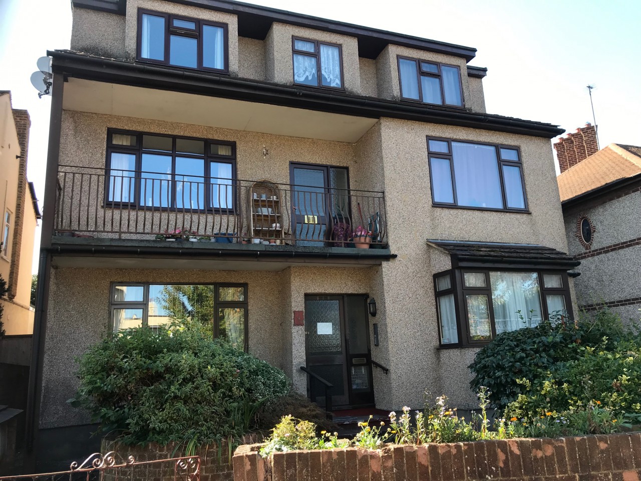 Large One Bedroom Ground Floor Flat to Rent in Leigh, Close to