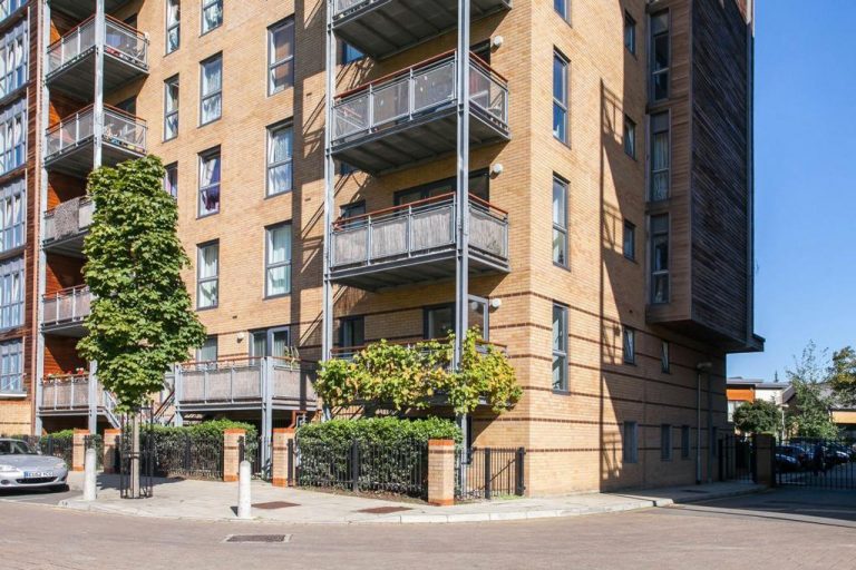 3 Bedroom Flat to Rent in Clapton The Online Letting Agents Ltd