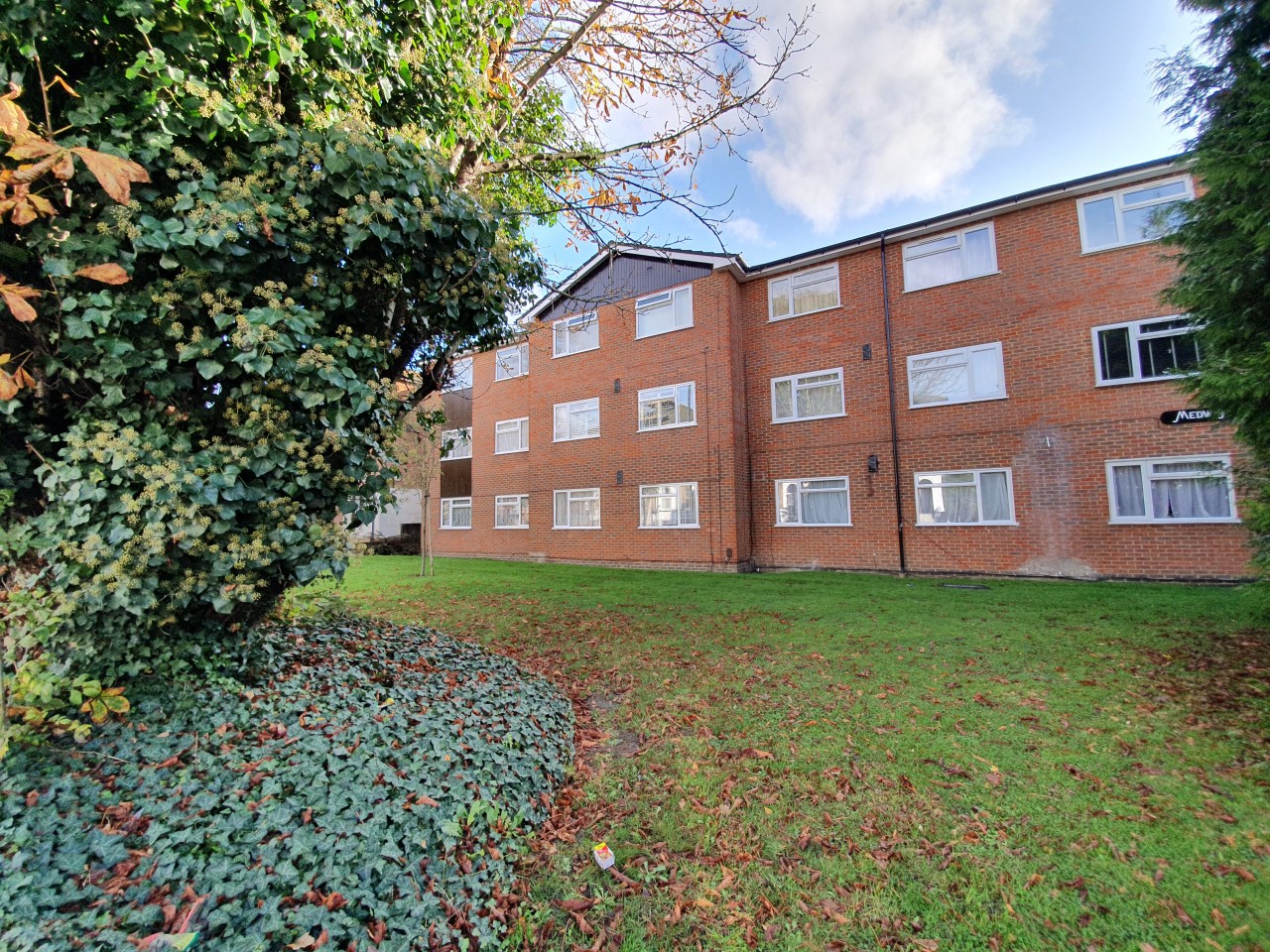 One Bedroom Apartment to Let in South Norwood with Allocated Parking