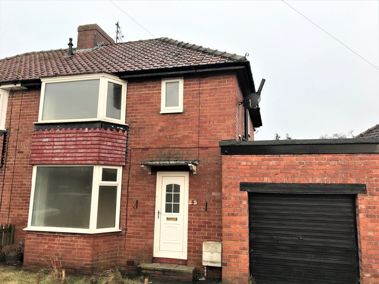 Rarely available spacious 3 bedroom semi detached house to let in