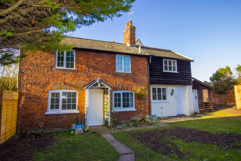 Charming Two Bedroom Cottage Tucked Away in Cavendish High Street