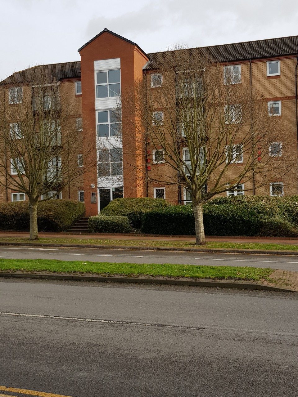 Attractive & Well Maintained Two Bedroom Ground Floor Lakeside