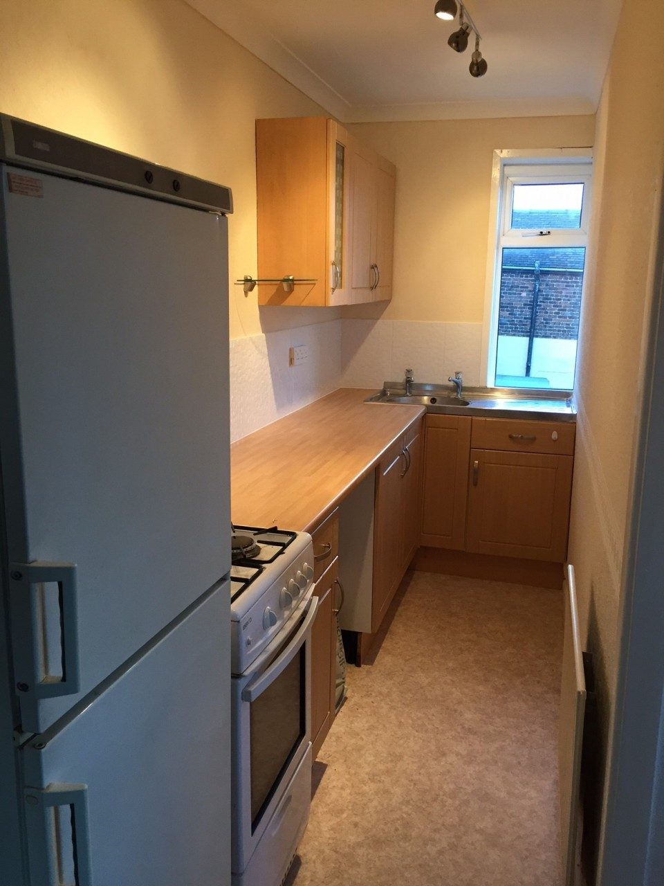 Large 1 bed self contained flat to let in Newcastle Under Lyme Quiet