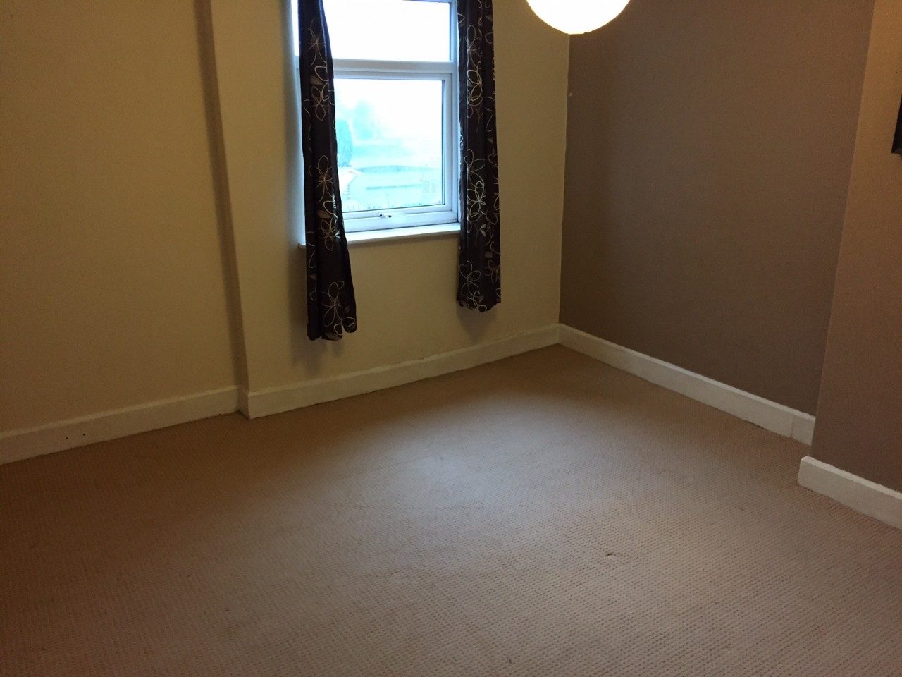 Large 1 bed self contained flat to let in Newcastle Under Lyme Quiet