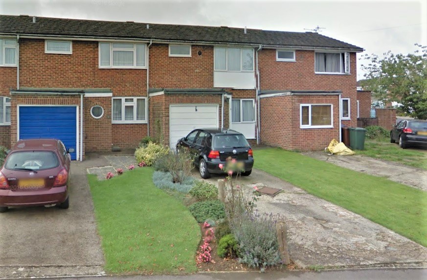 Spacious 3 bedroom mid terrace house to let in Banbury Garage