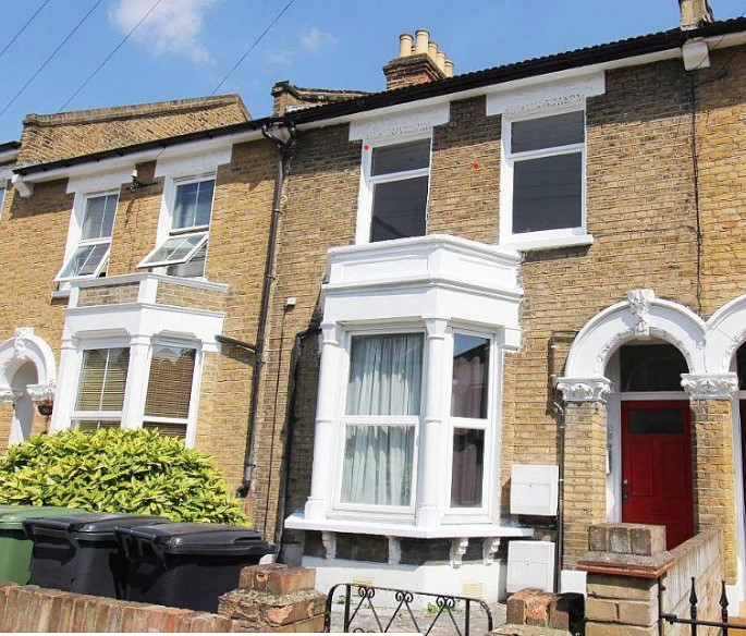 Split Level Double Bedroom Flat to let in Catford,London The Online