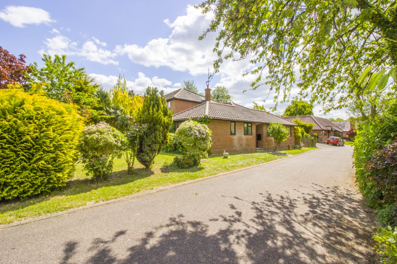 3 bedroom bungalow to let in the popular town of Clare, Suffolk The