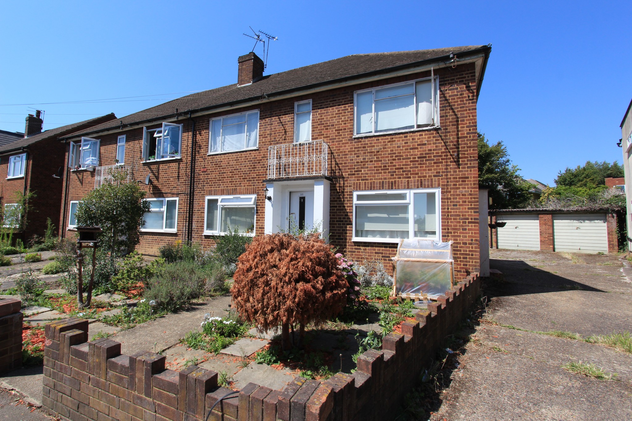 Spacious, Bright TWO BED (Ground Floor) MAISONETTE with Private Garden