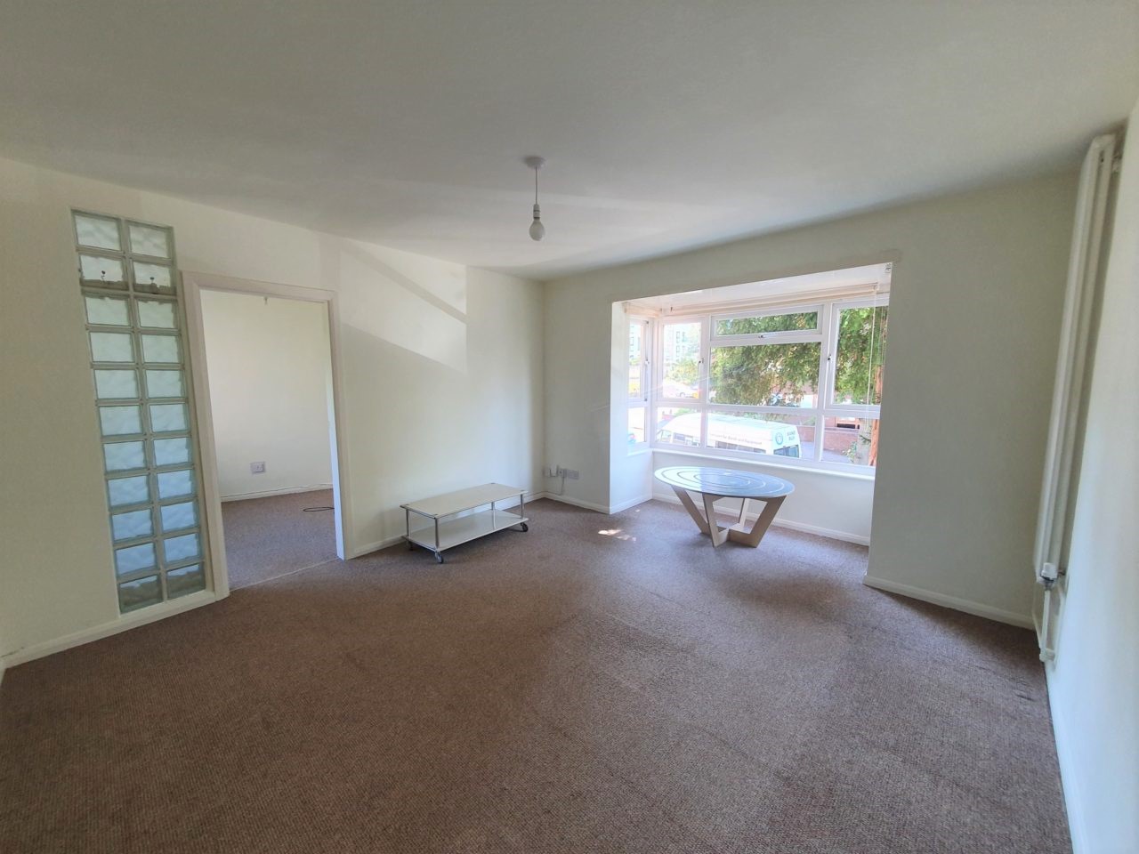 One Bedroom Apartment with Separate Home Office/Studio to let in