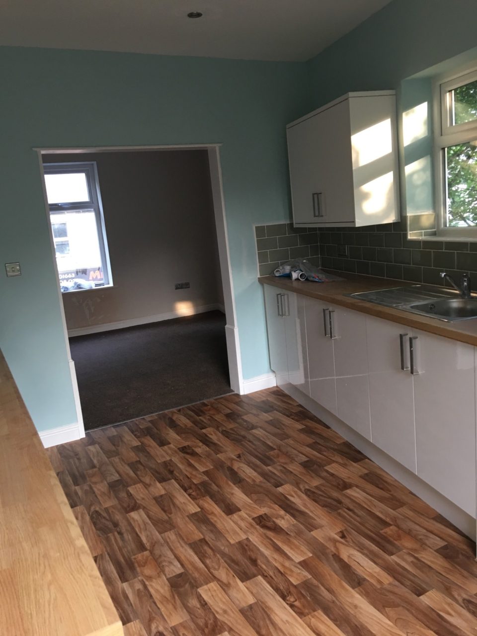 Spacious 1 bedroom, 2 floor flat in the middle of Disley village. 5