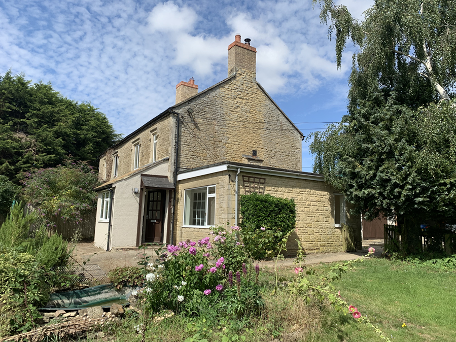 Beautiful threebedroom character cottage to let in Middle Aston The