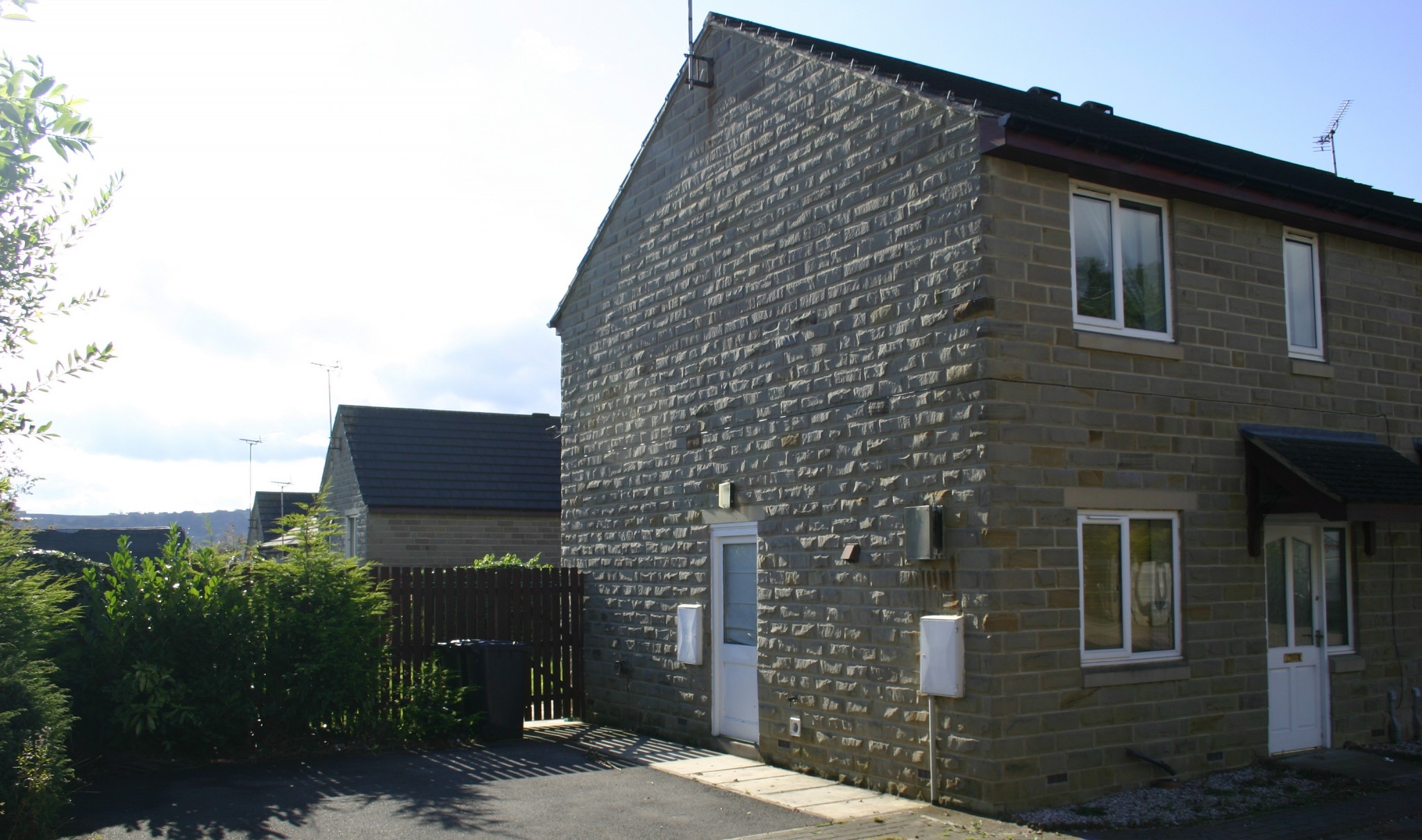 Two double bedroom town house To Let in Huddersfield The Online