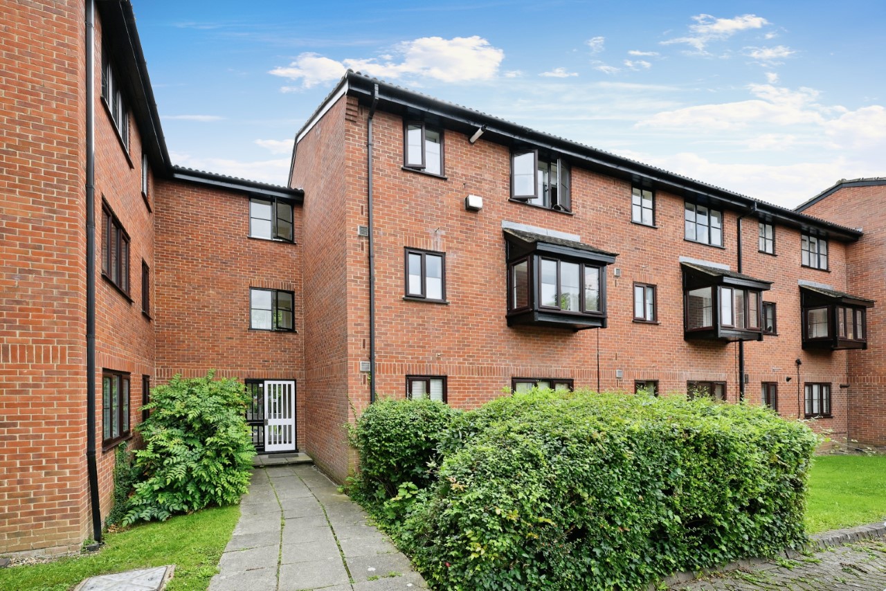 Two Bedroom Ground Floor Apartment for Rent in Enfield The Online