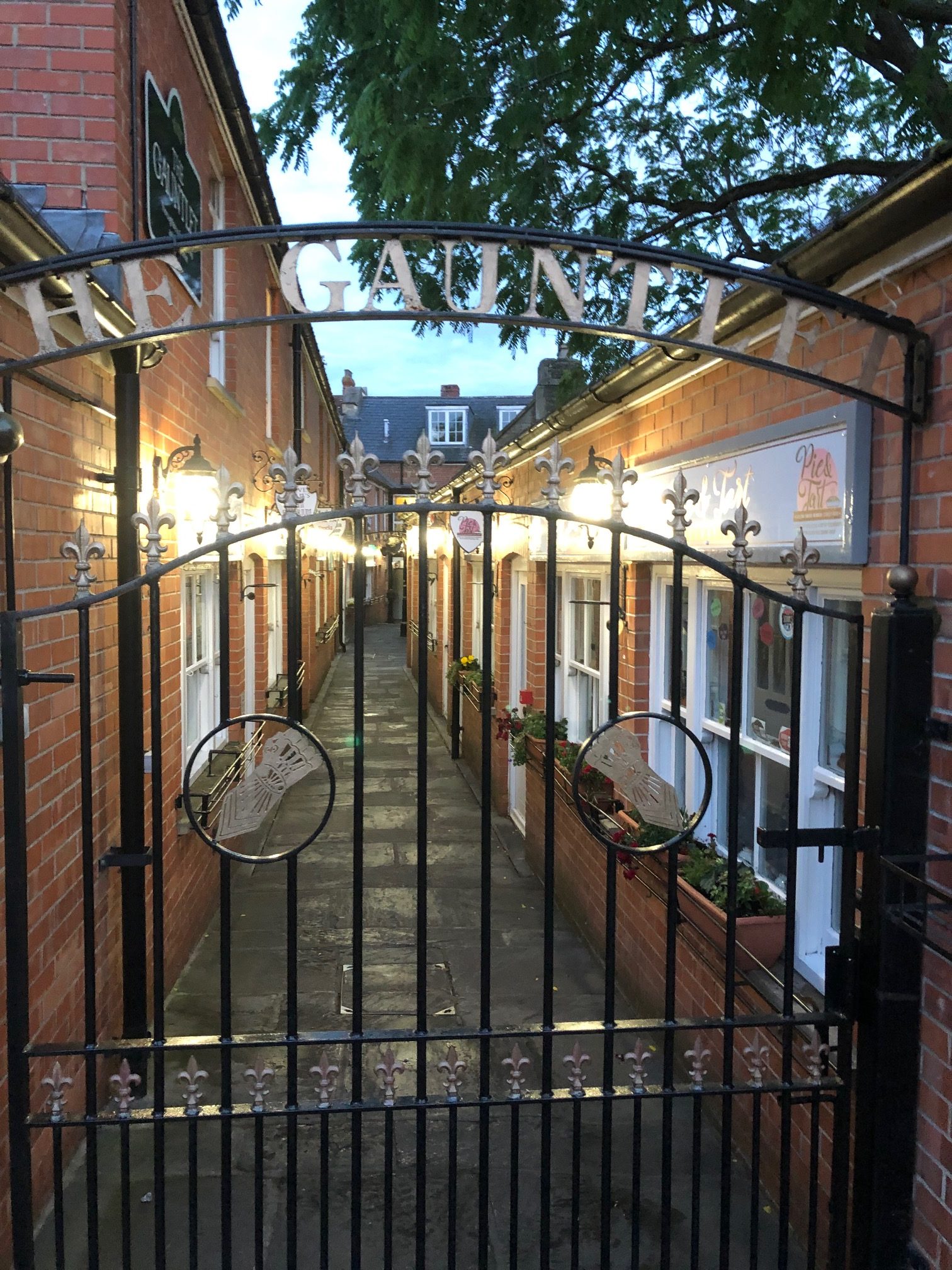 Studio Flat, Jewel in the crown of Glastonbury The Online Letting