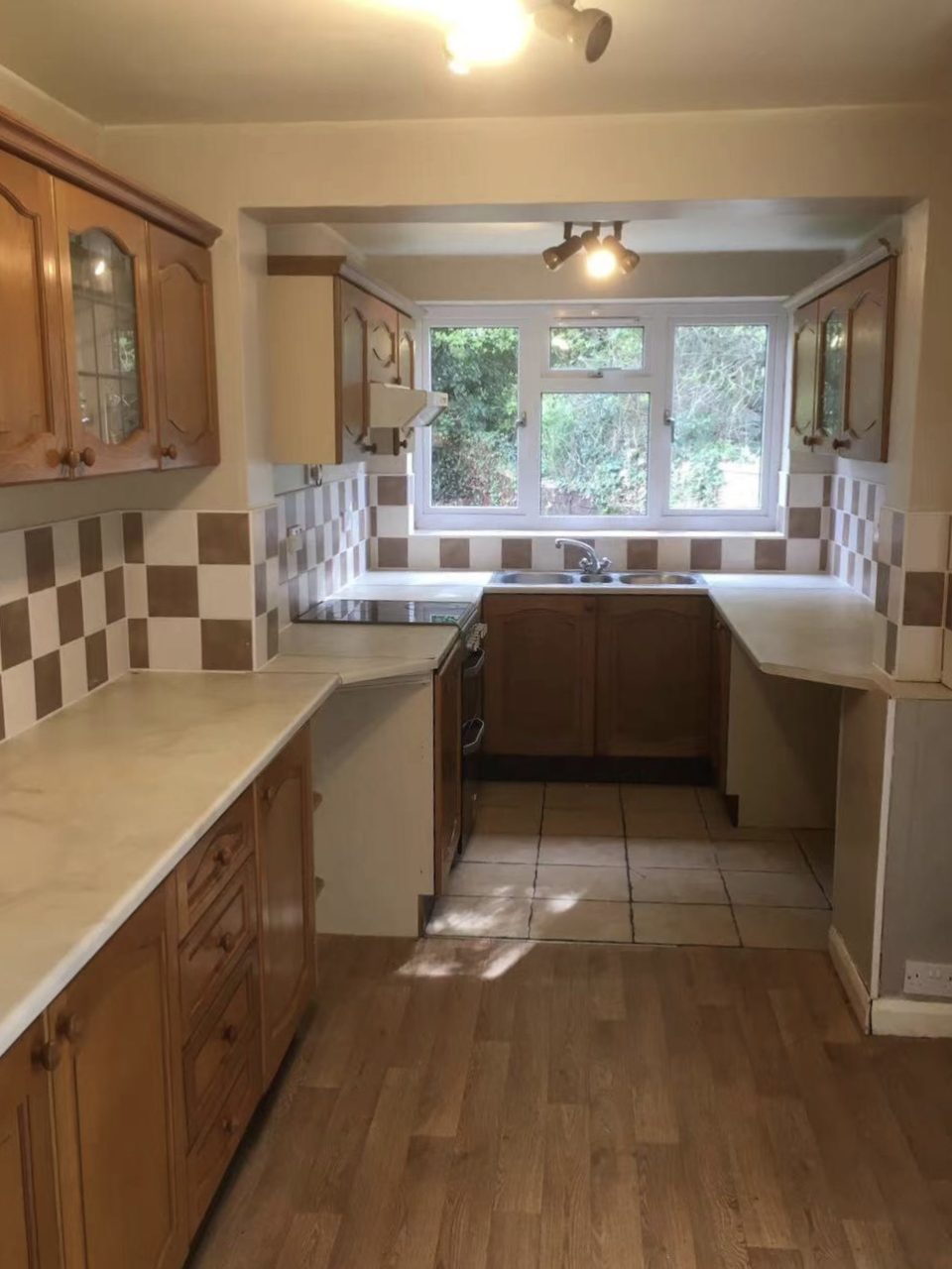 Spacious Three Bedroom Semidetached House to Let in Chippenham The