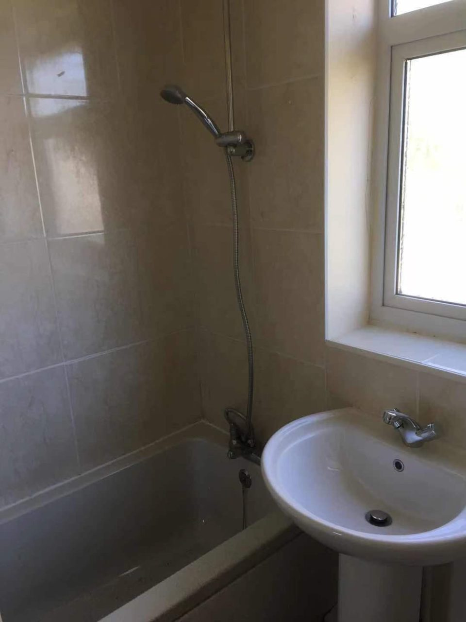 Spacious Three Bedroom Semidetached House to Let in Chippenham The