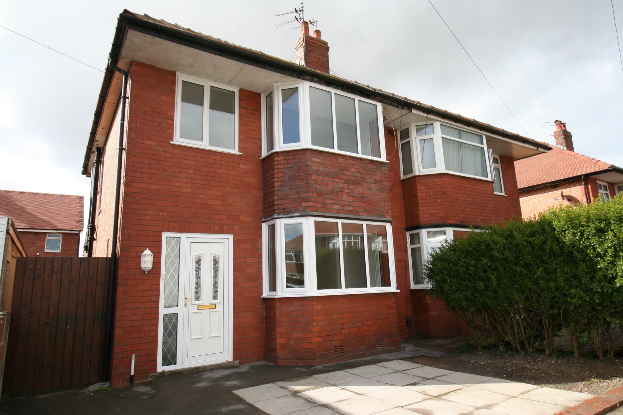 Three bedroom semi detached house to let in Blackpool With off road