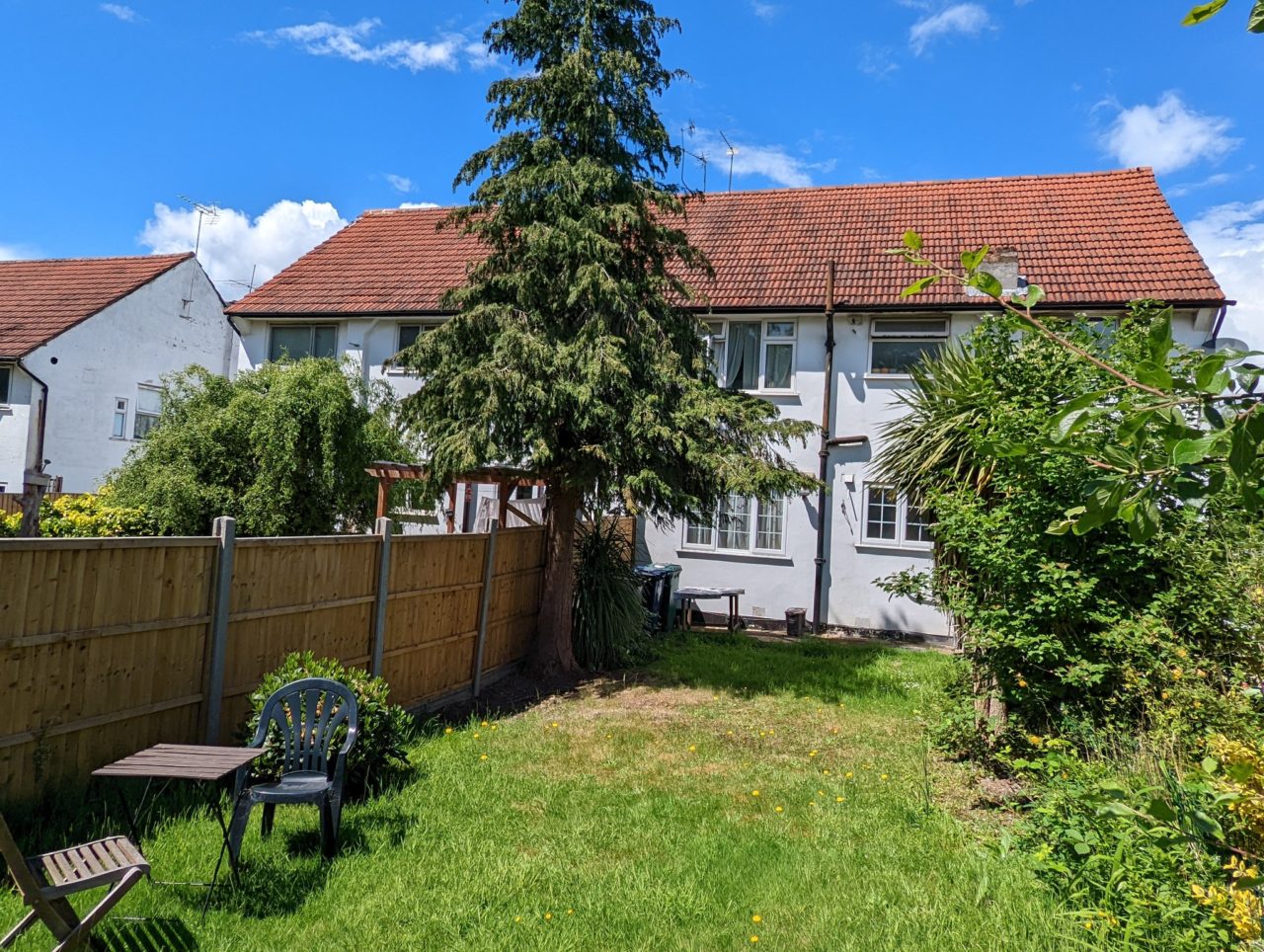 Large, Two Bedroom Ground Floor with Garden, To let in Mill