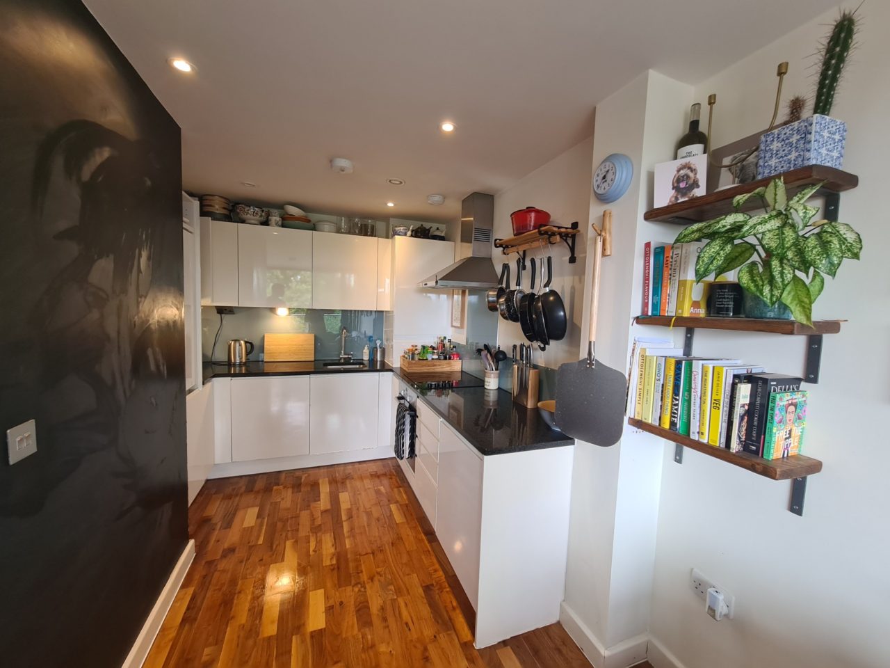 Spacious, Modern Two BedTwo Bath Flat to let in Dalston/London Fields