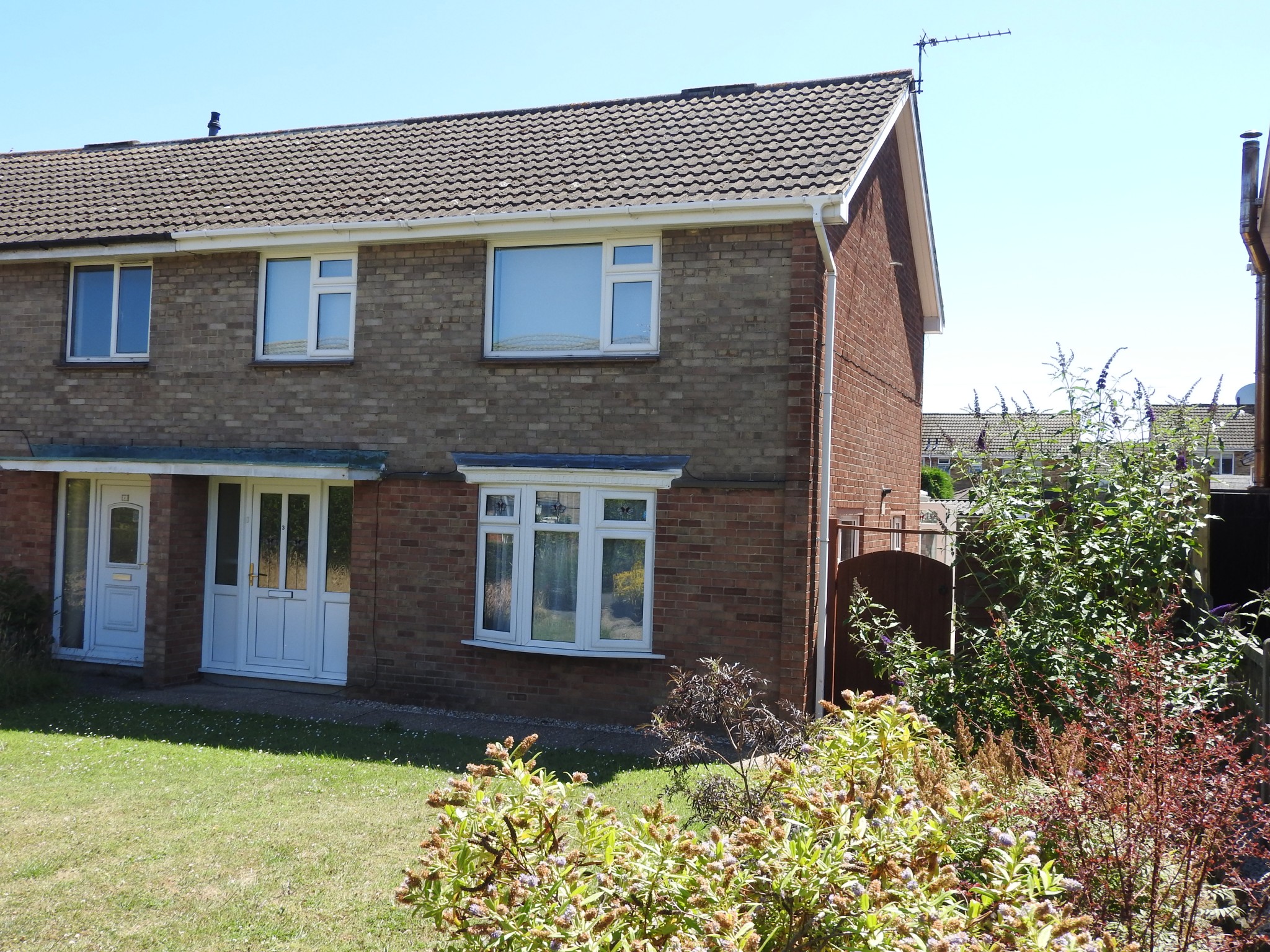 3 bedroom semi detached house to let in Blenheim Close, Louth The