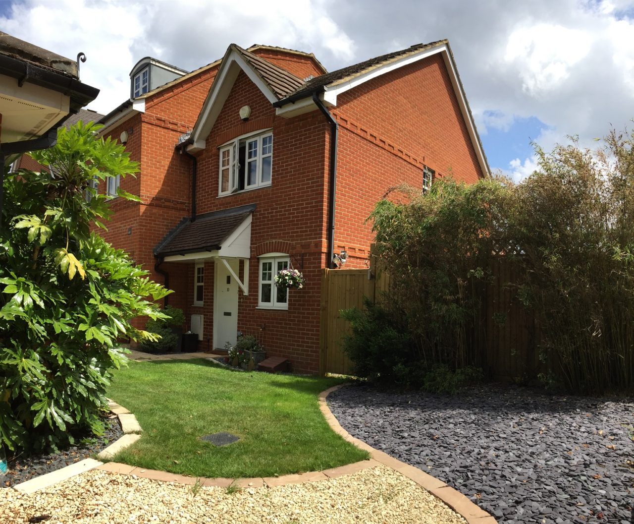 Skylark Way 2 Bed SemiDetached House in Shinfield quiet location