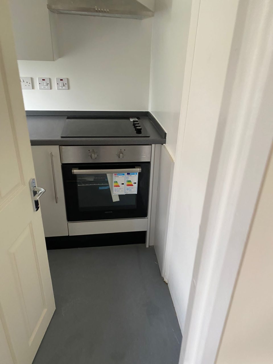 A refurbished private studio apartment to let in Walthamstow The