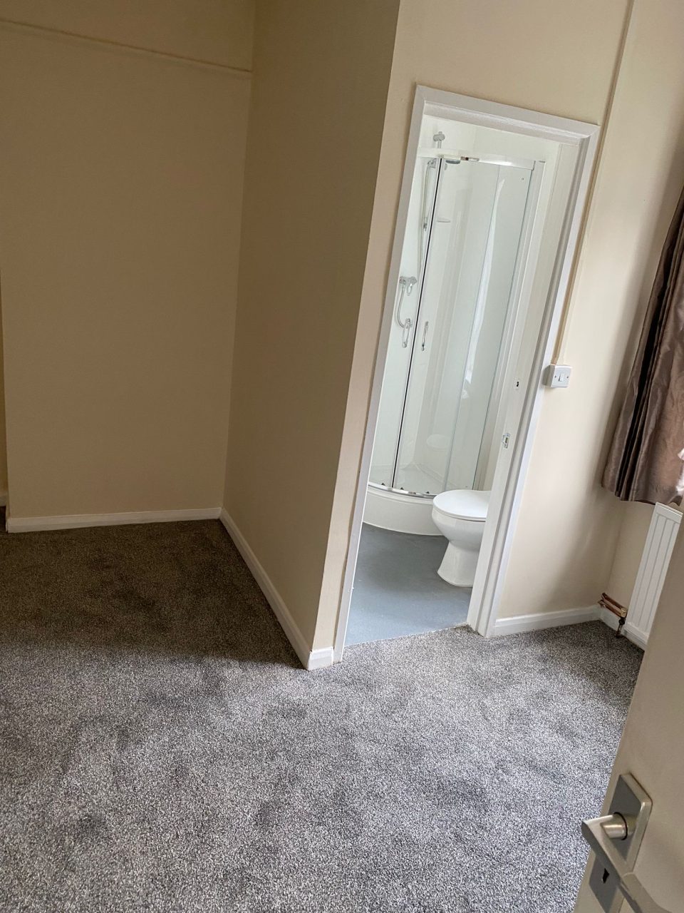 A refurbished private studio apartment to let in Walthamstow The