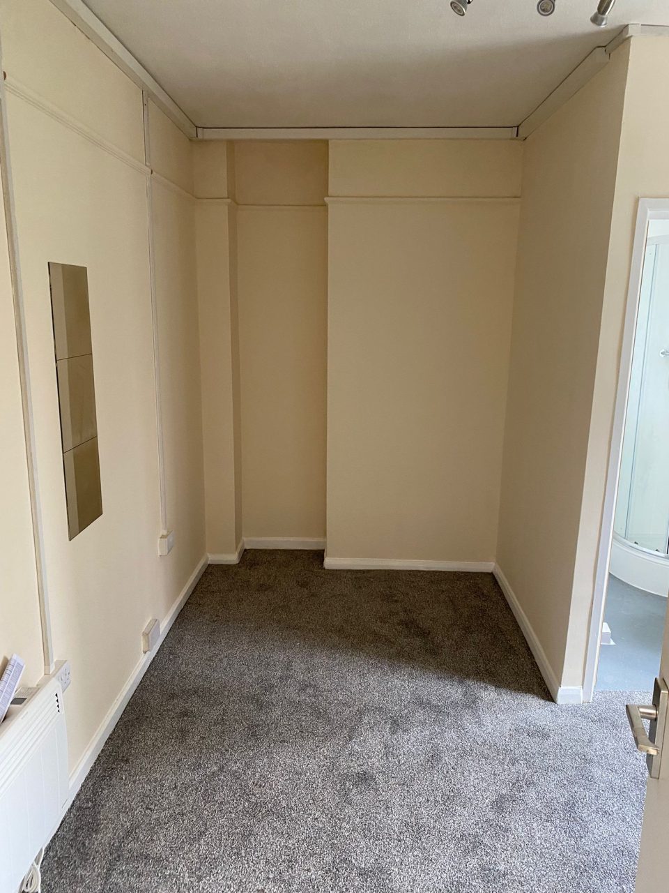 A refurbished private studio apartment to let in Walthamstow The
