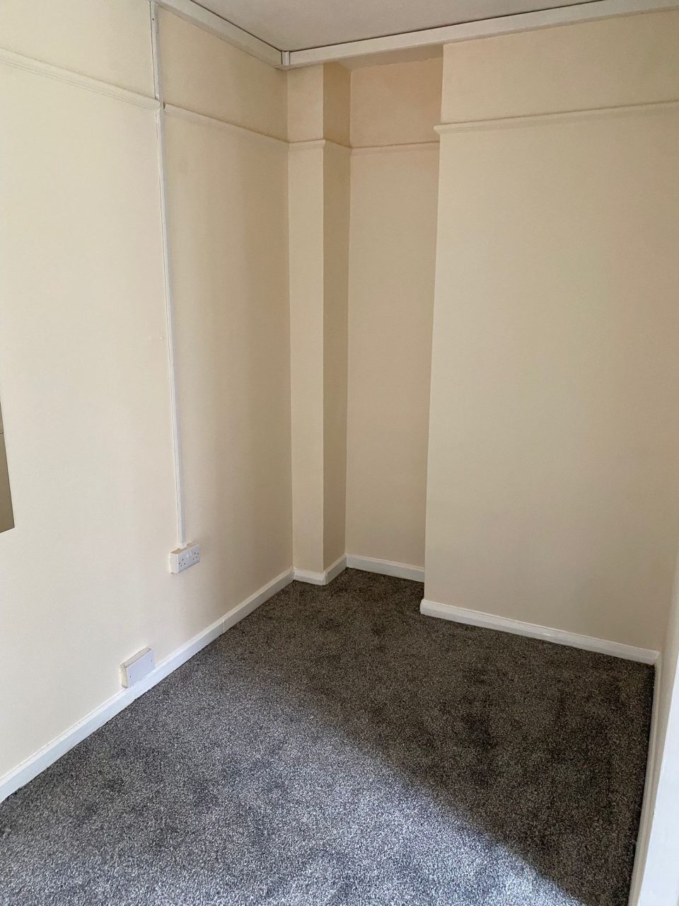 A refurbished private studio apartment to let in Walthamstow The