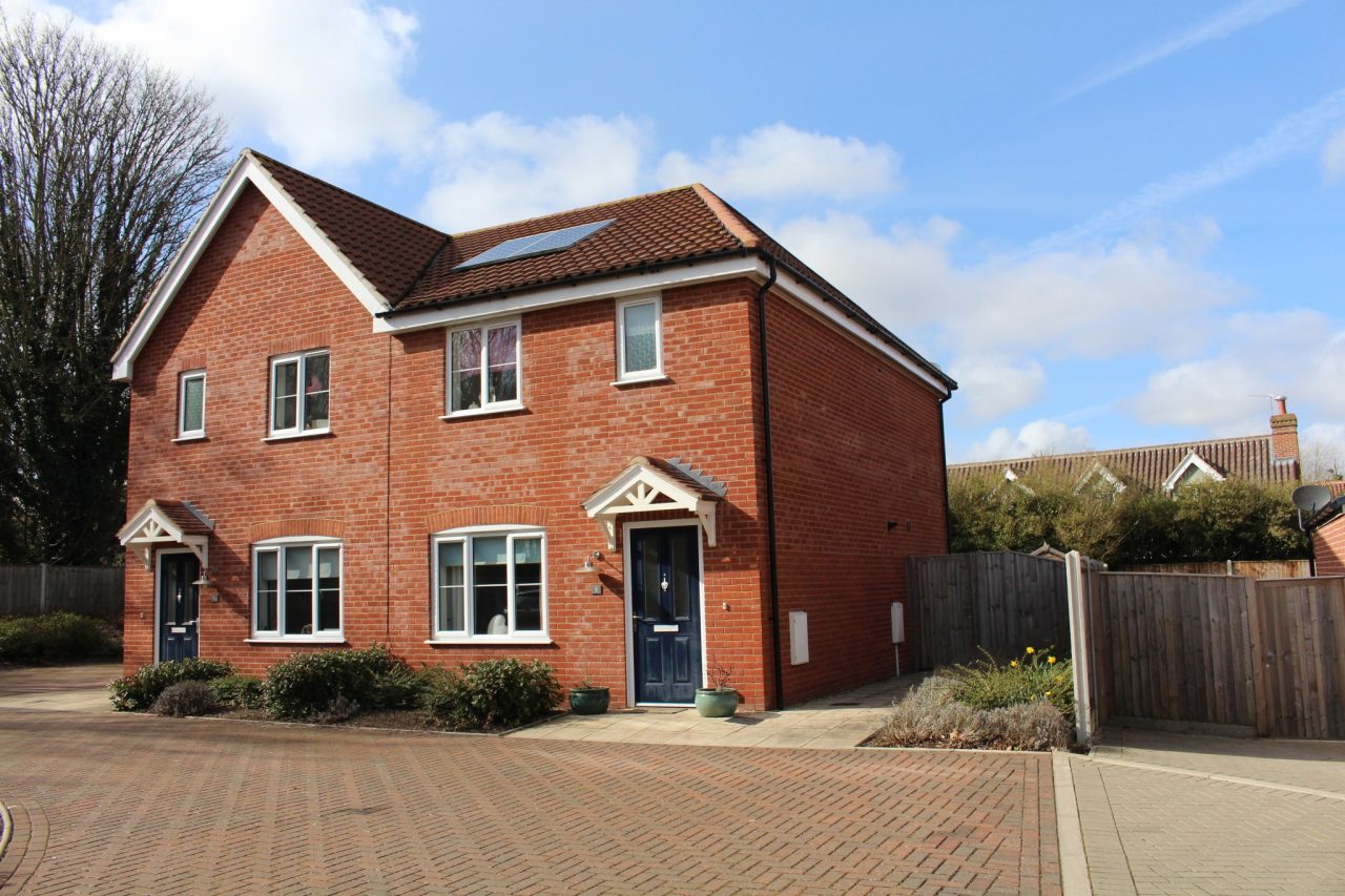 3 Bedroom Semi Detached House to Let in The Crescent, Drayton The