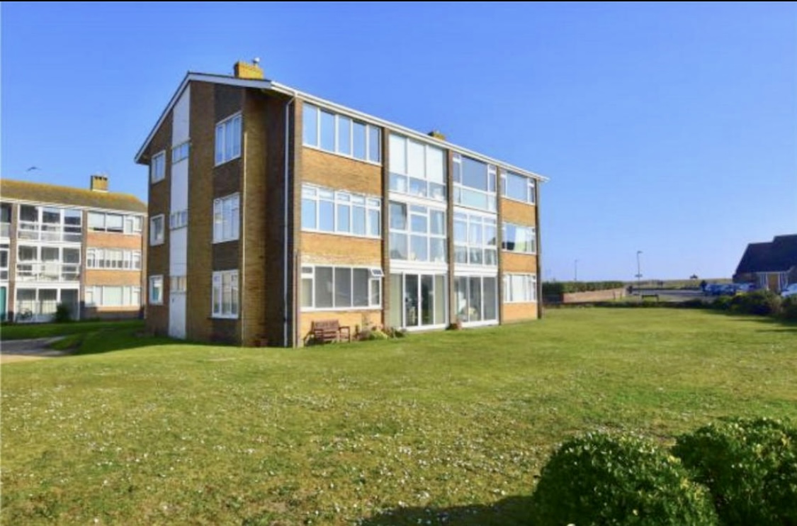 2 bedroom flat with direct sea views to let in Shoreham by Sea The