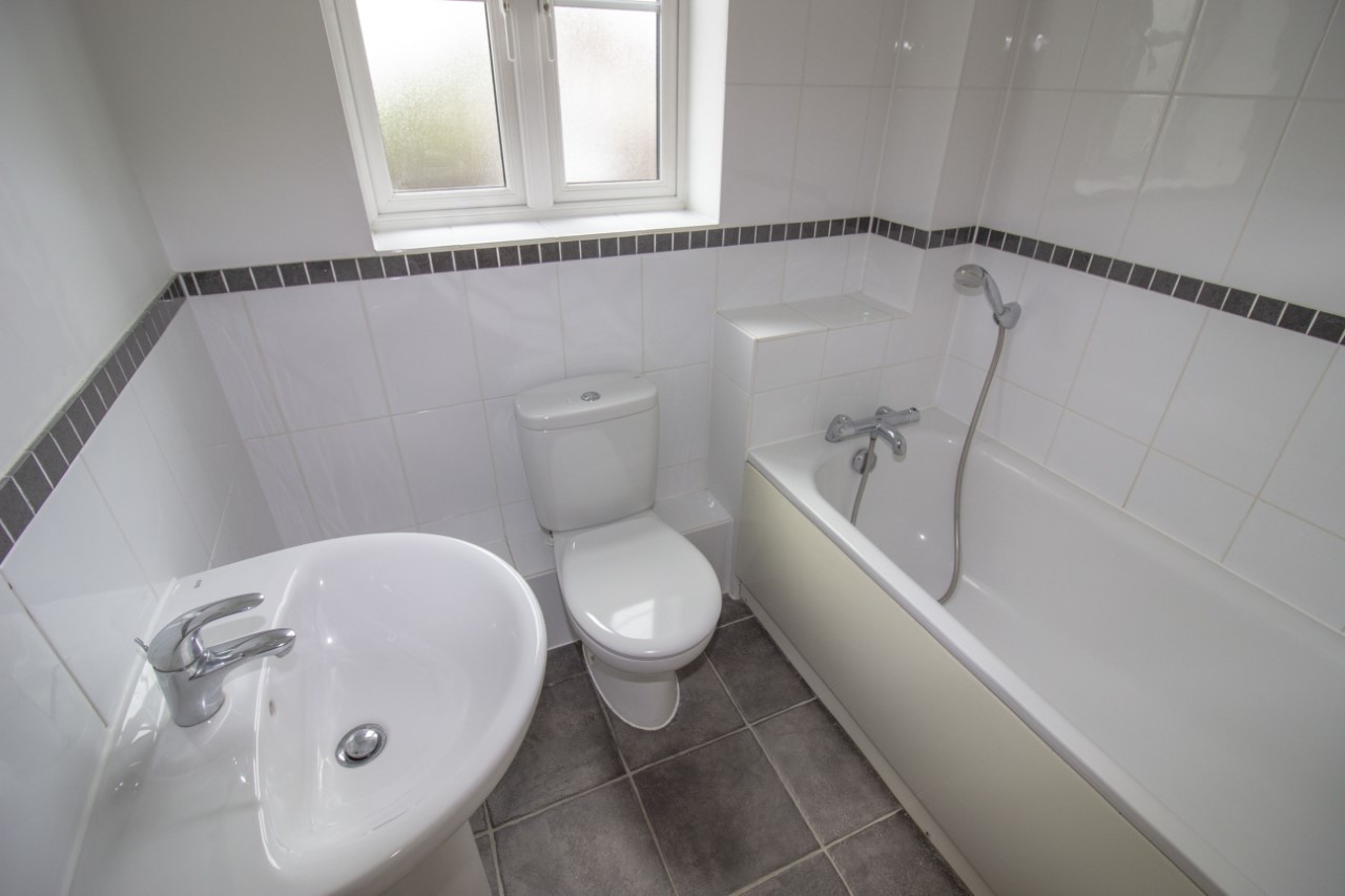 Modern 2 bedroom property to let in Sible Hedingham The Online