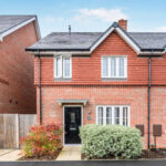 Immaculate 3 bedroom semi detached house to let in Surrey