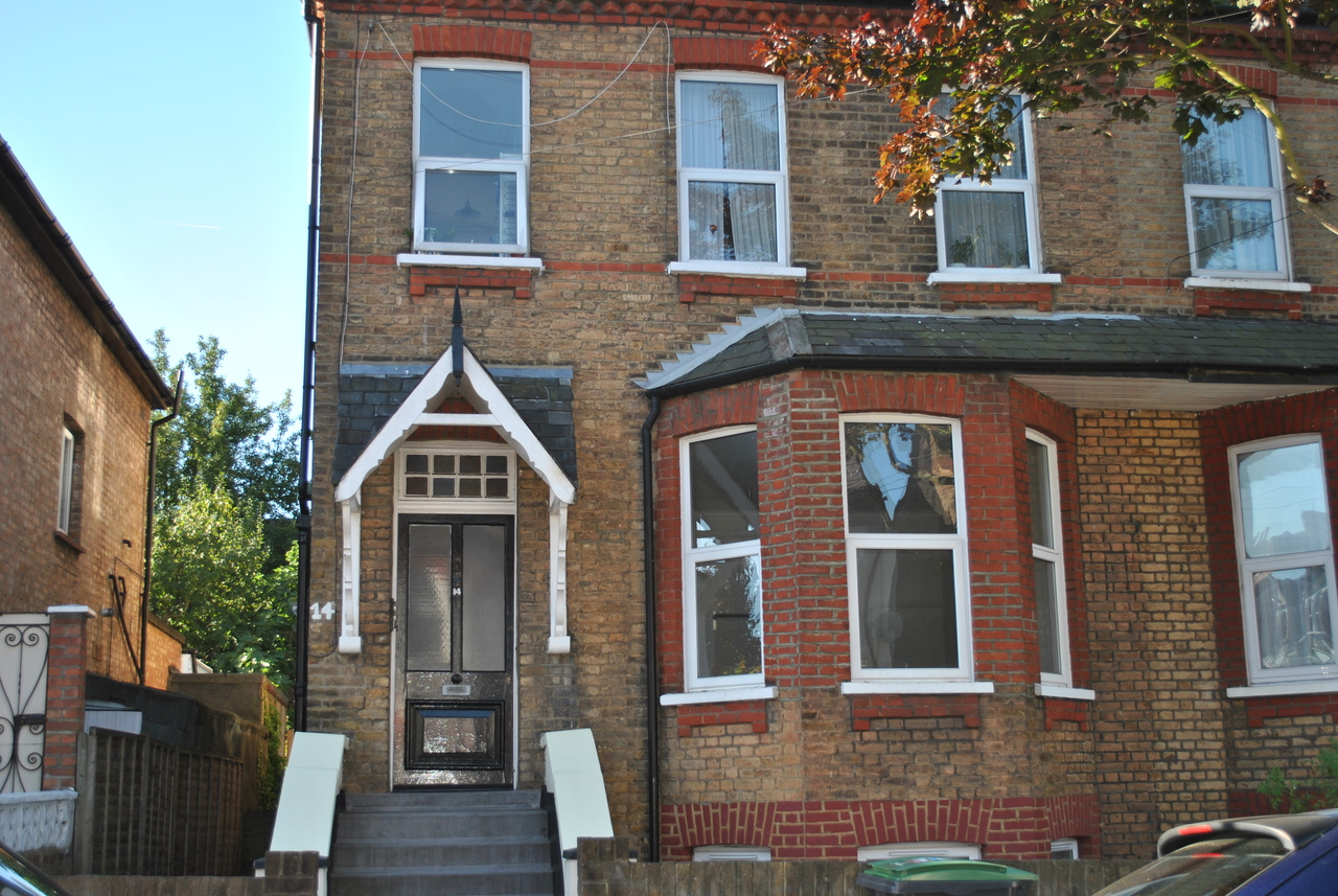 Superb Bright Large 2 Bedroom Flat in Wood Green / Palmers Green The